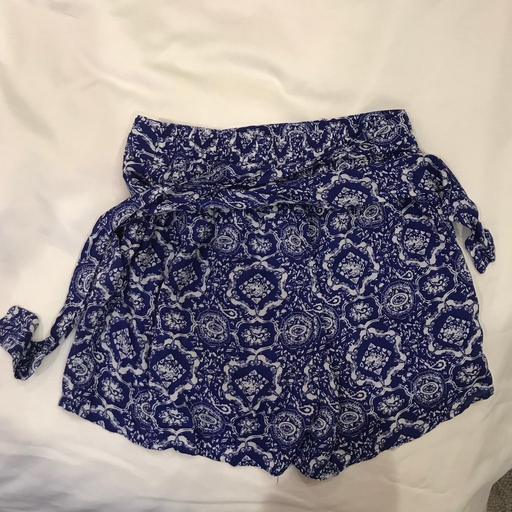 Blue and White Printed Stretchy Shorts